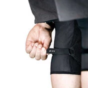 BLUEGRASS Arto knee guards Черный